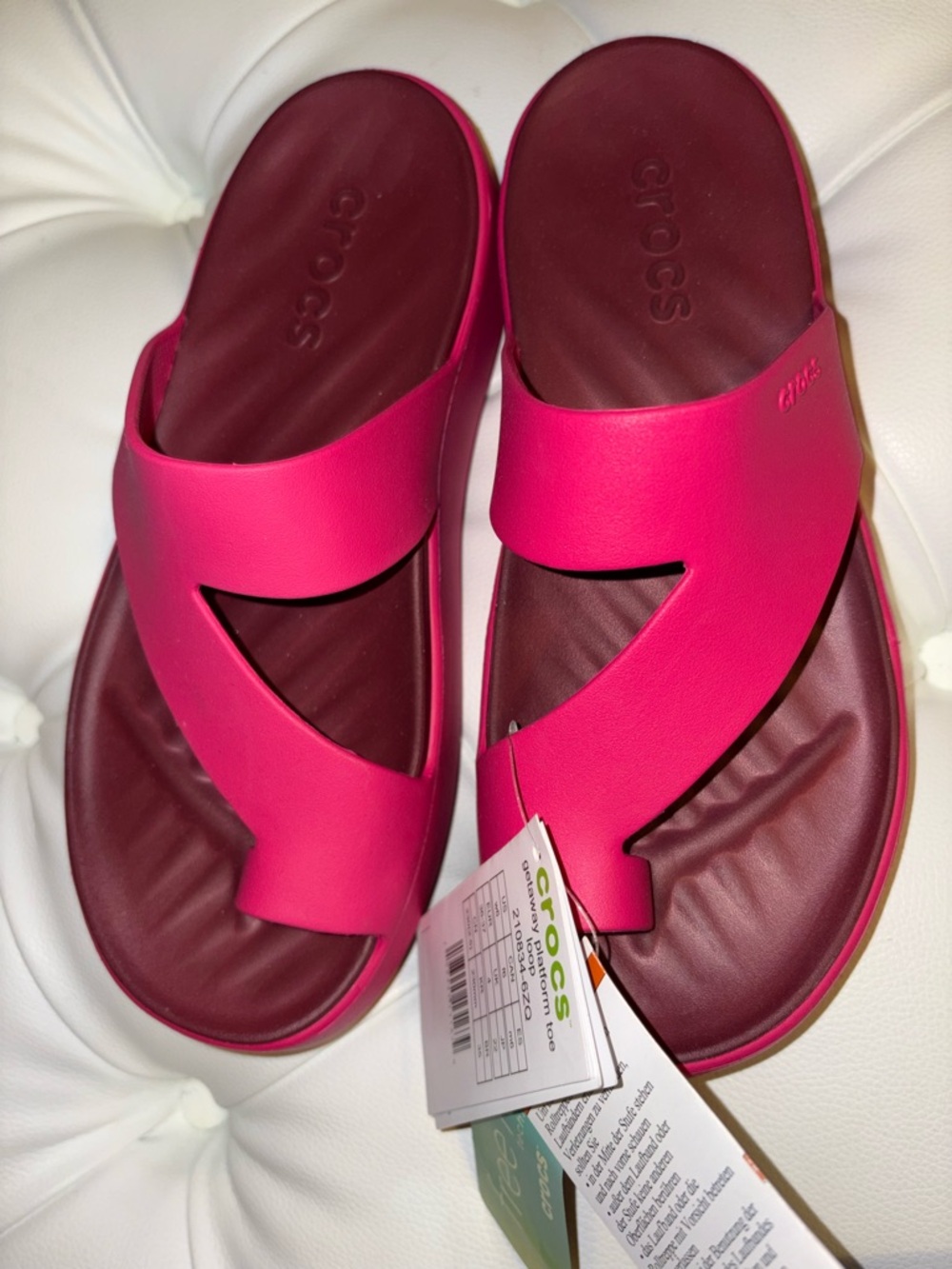 NWT Hot Pink Dragonfruit Crocs Getaway Platform Toe Loop Sandals